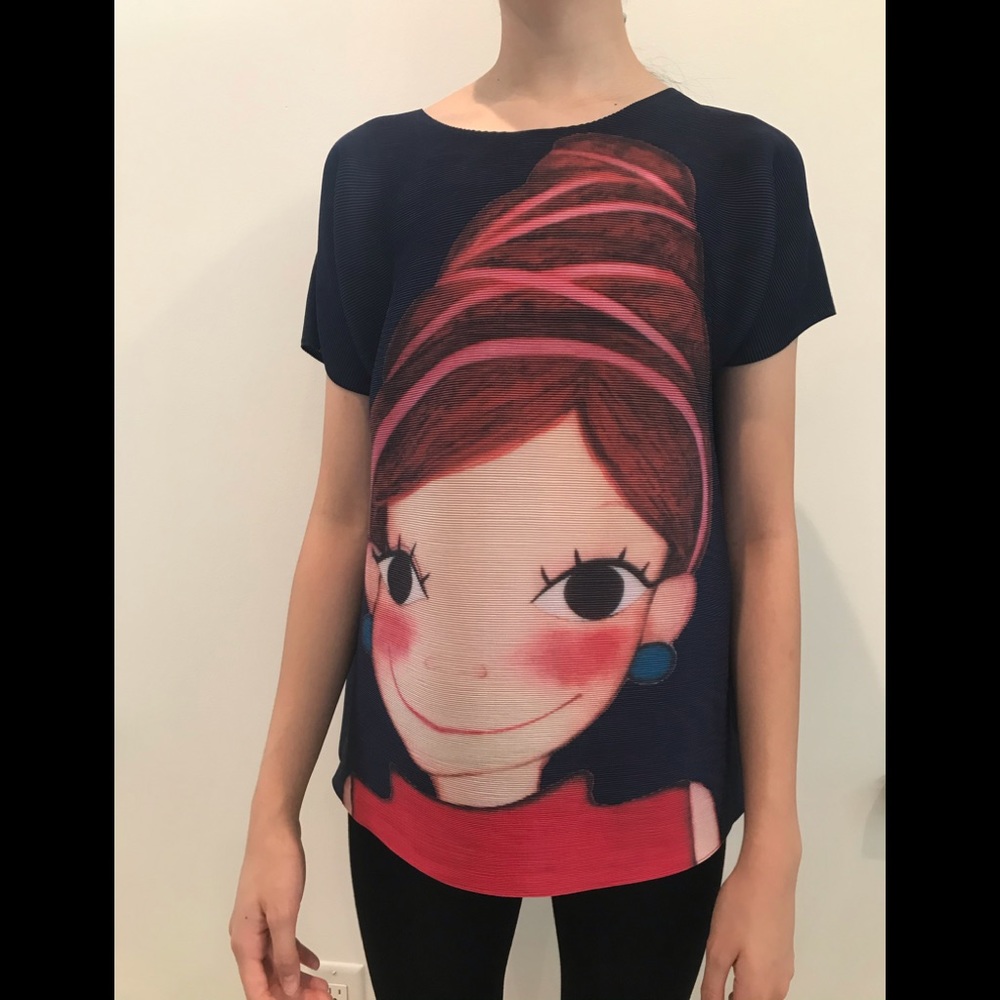 Women’s blue short-sleeves top!